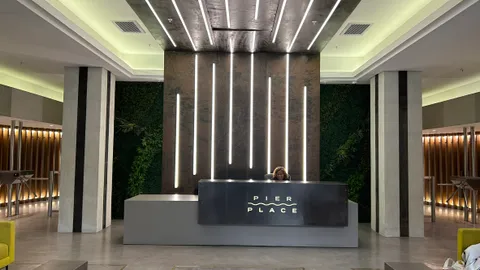 Pier Place - Heerengracht Street, Foreshore